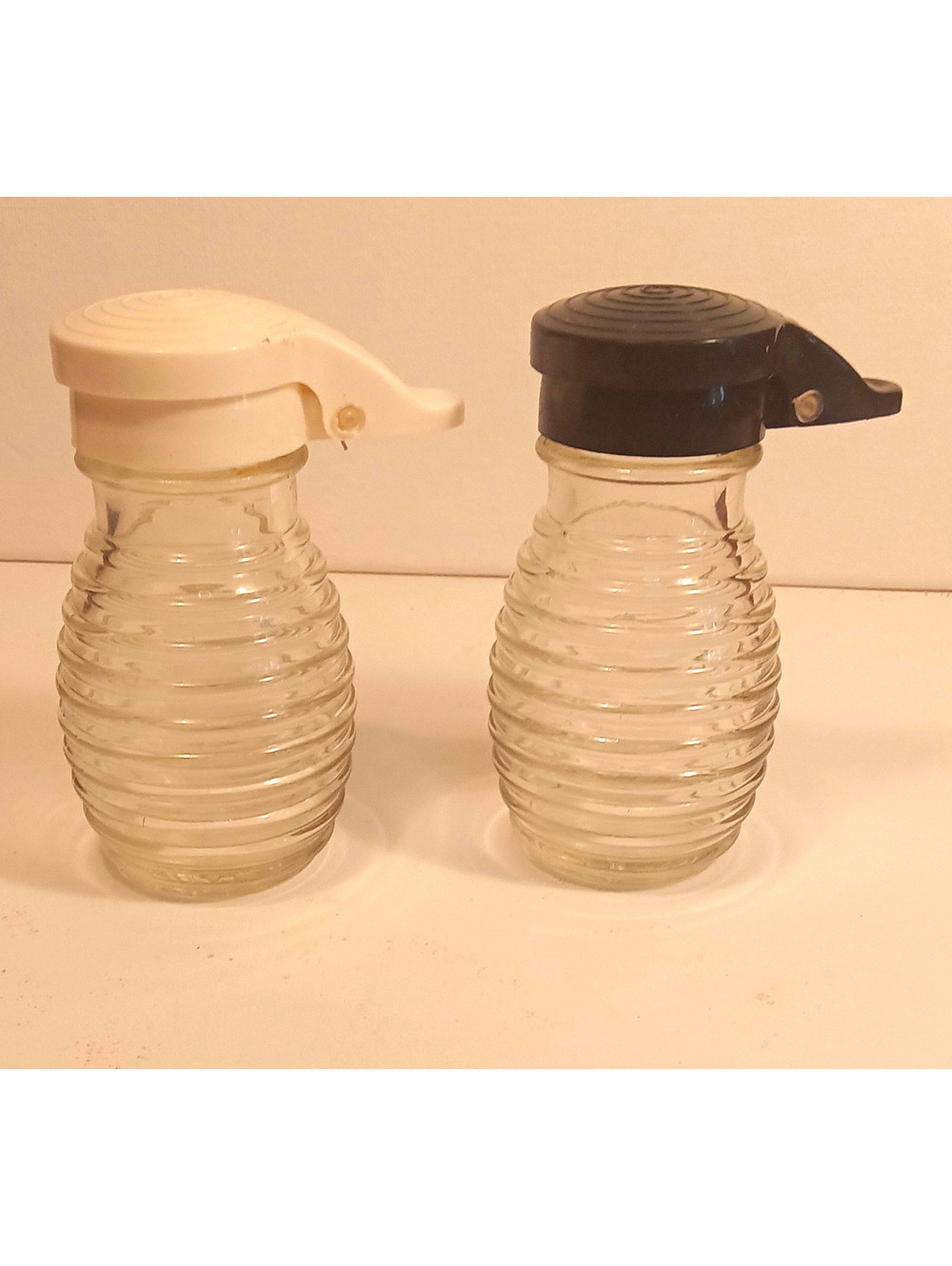 Clear Ribbed Glass Salt & Pepper Shakers Set of 2 Flip Top Plastic Lids E-Z 1960